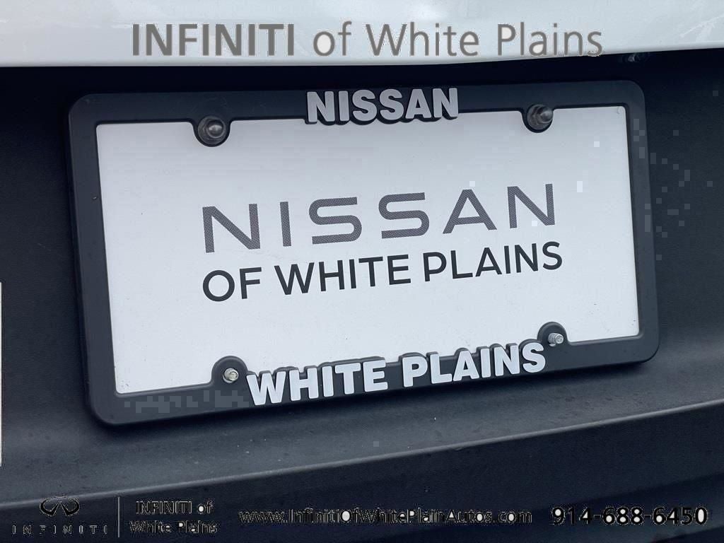 2023 Volvo XC40 B5 Plus Bright Theme