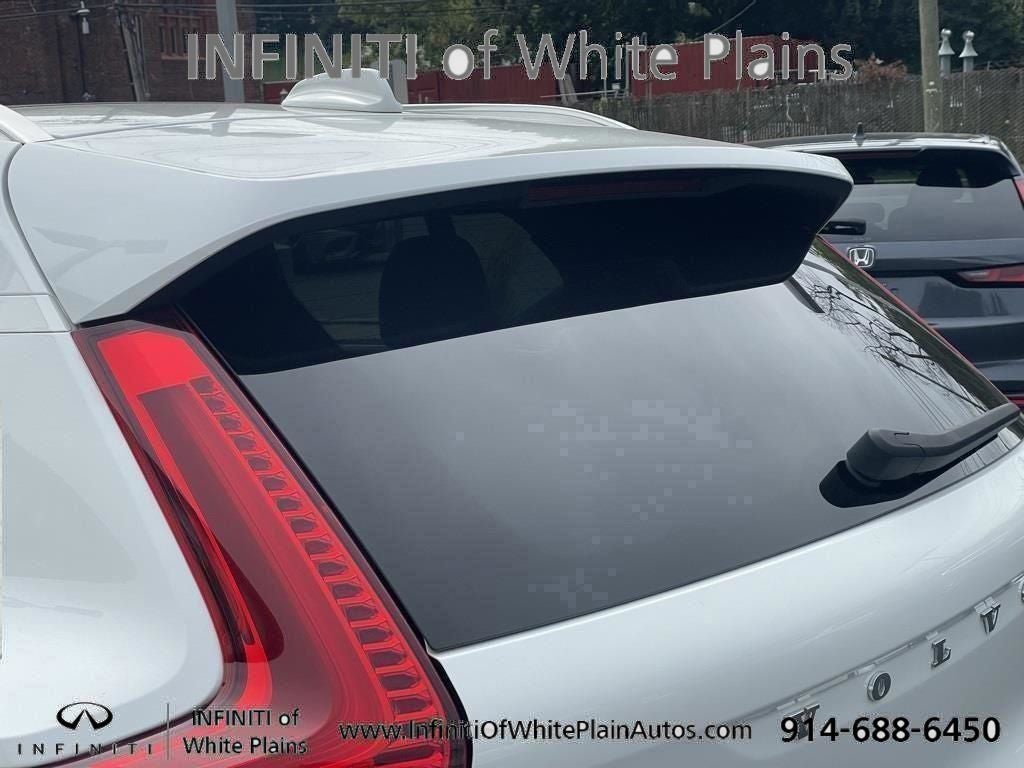 2023 Volvo XC40 B5 Plus Bright Theme