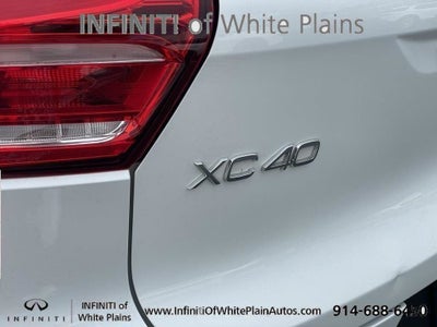 2023 Volvo XC40 B5 Plus Bright Theme