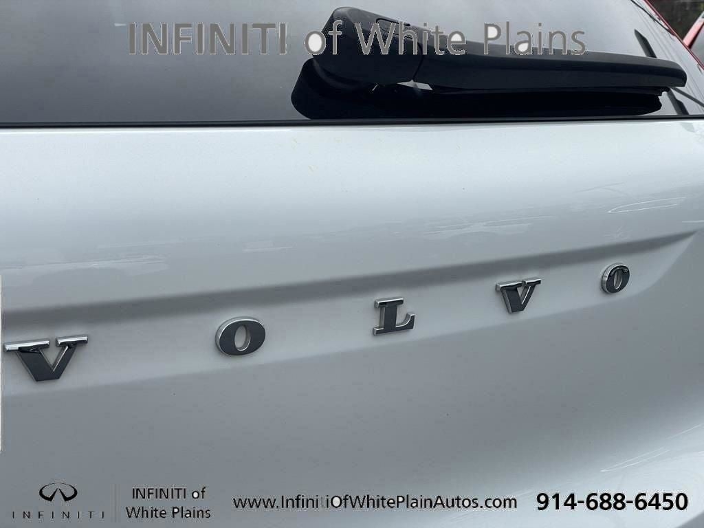 2023 Volvo XC40 B5 Plus Bright Theme