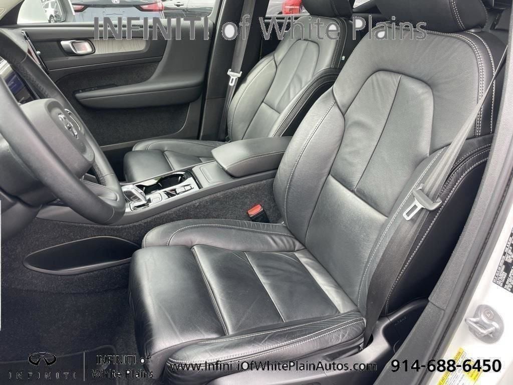 2023 Volvo XC40 B5 Plus Bright Theme