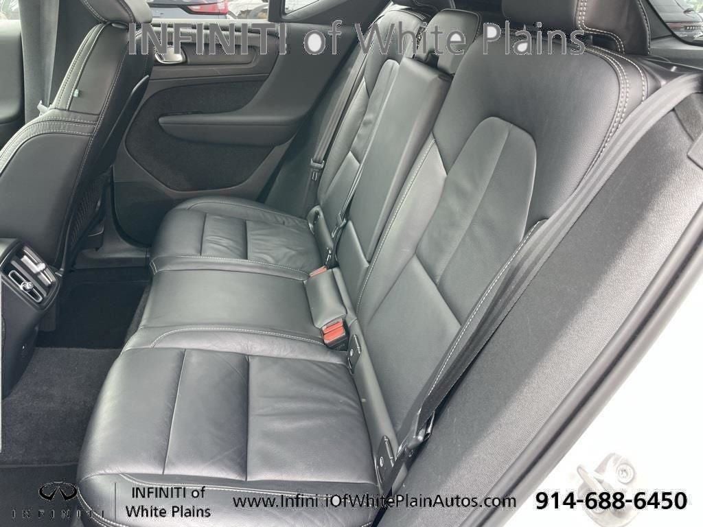 2023 Volvo XC40 B5 Plus Bright Theme