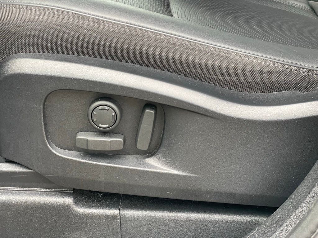 2025 Land Rover Defender 110 S