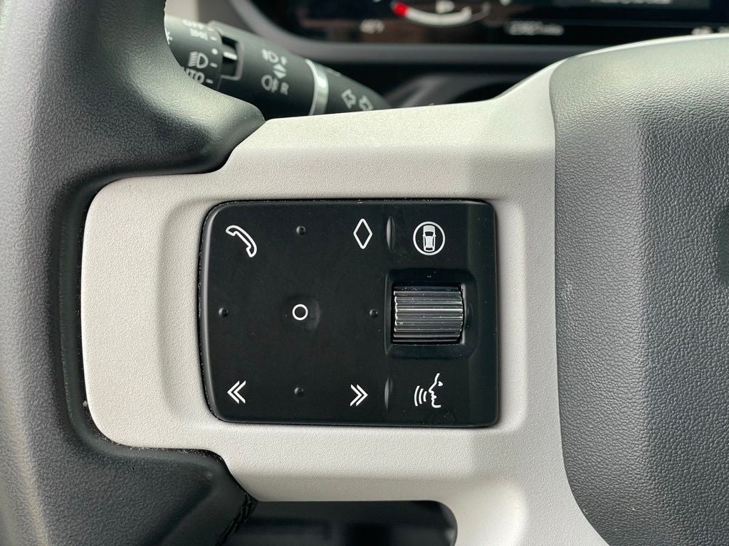 2025 Land Rover Defender 110 S