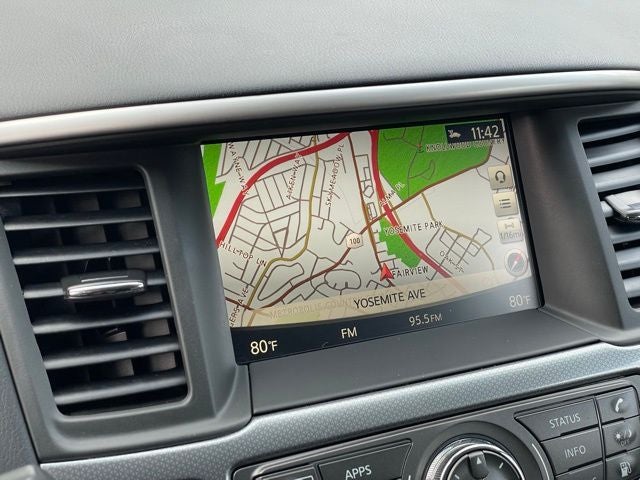 2020 Nissan Pathfinder SL