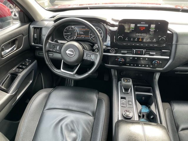 2023 Nissan Pathfinder SL w/Cross Bars