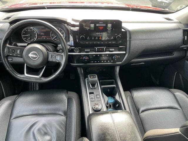 2023 Nissan Pathfinder SL w/Cross Bars