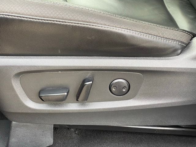 2023 Nissan Pathfinder SL w/Cross Bars