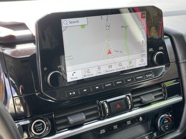 2023 Nissan Pathfinder SL w/Cross Bars