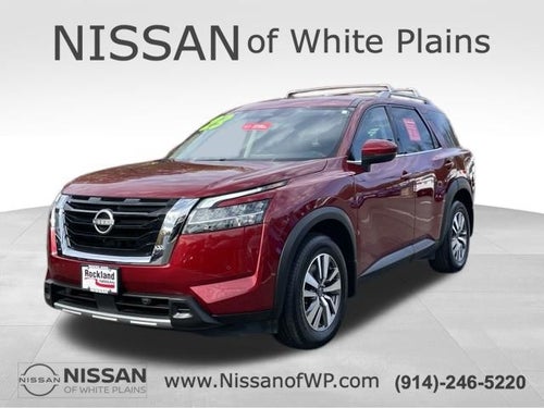 2023 Nissan Pathfinder SL w/Cross Bars
