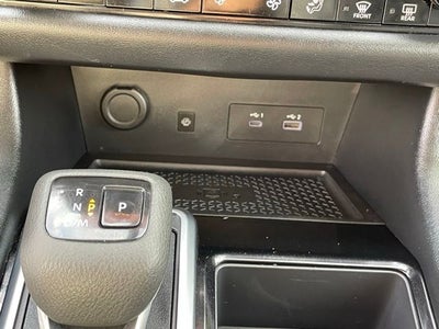 2023 Nissan Pathfinder SL w/Cross Bars