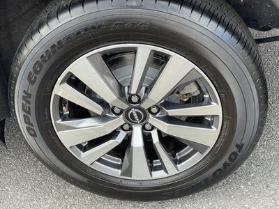 2023 Nissan Pathfinder SL w/Cross Bars