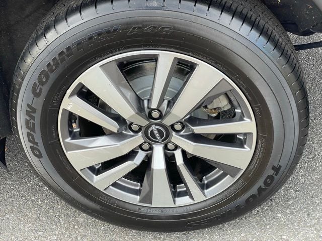 2023 Nissan Pathfinder SL w/Cross Bars