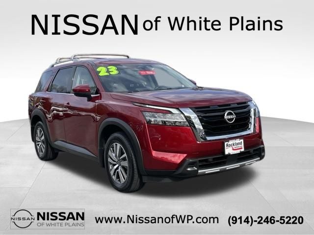 2023 Nissan Pathfinder SL w/Cross Bars