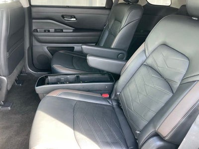 2023 Nissan Pathfinder Platinum