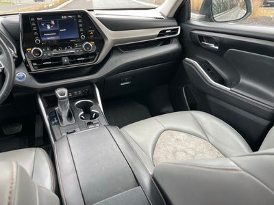 2022 Toyota Highlander Hybrid Bronze Edition