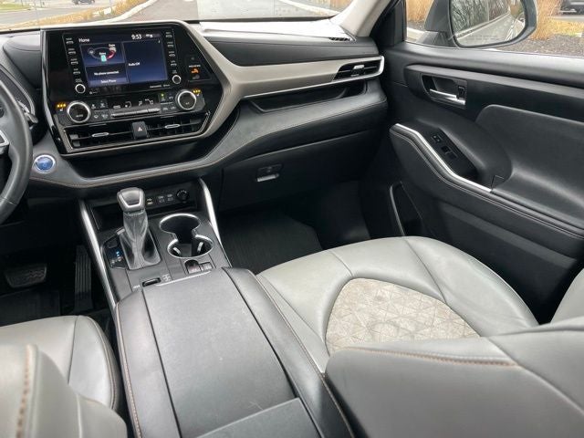 2022 Toyota Highlander Hybrid Bronze Edition