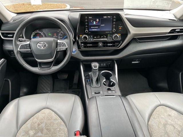 2022 Toyota Highlander Hybrid Bronze Edition