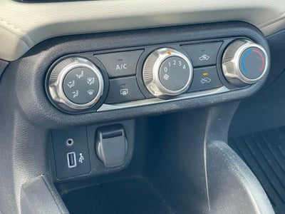 2022 Nissan Versa 1.6 SV