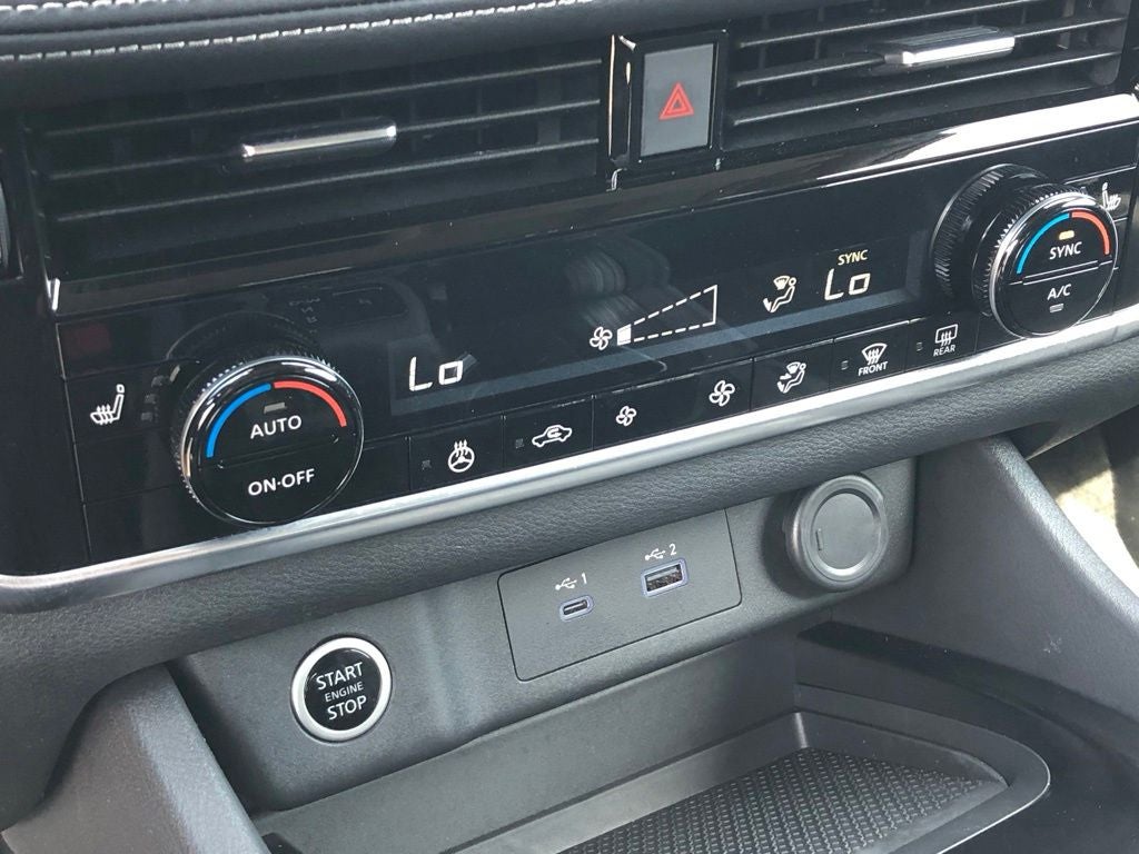2023 Nissan Rogue SV premium