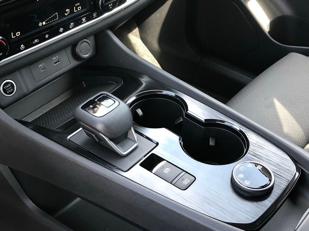 2023 Nissan Rogue SV premium