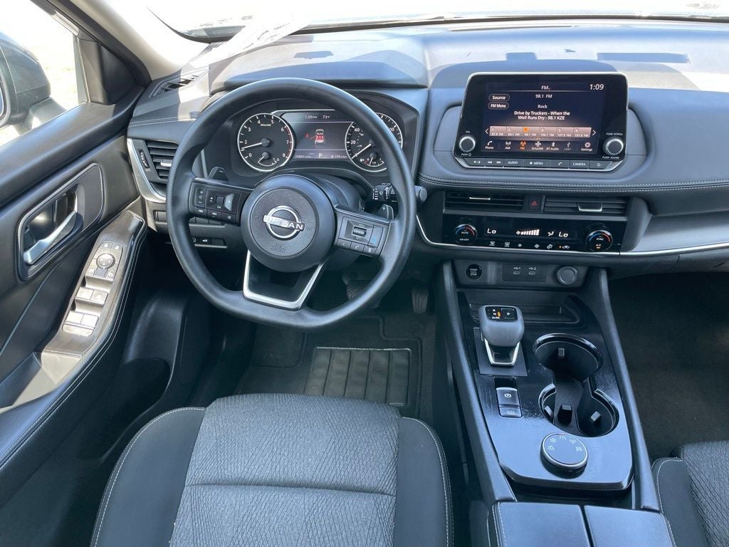 2024 Nissan Rogue SV Cloth Seating