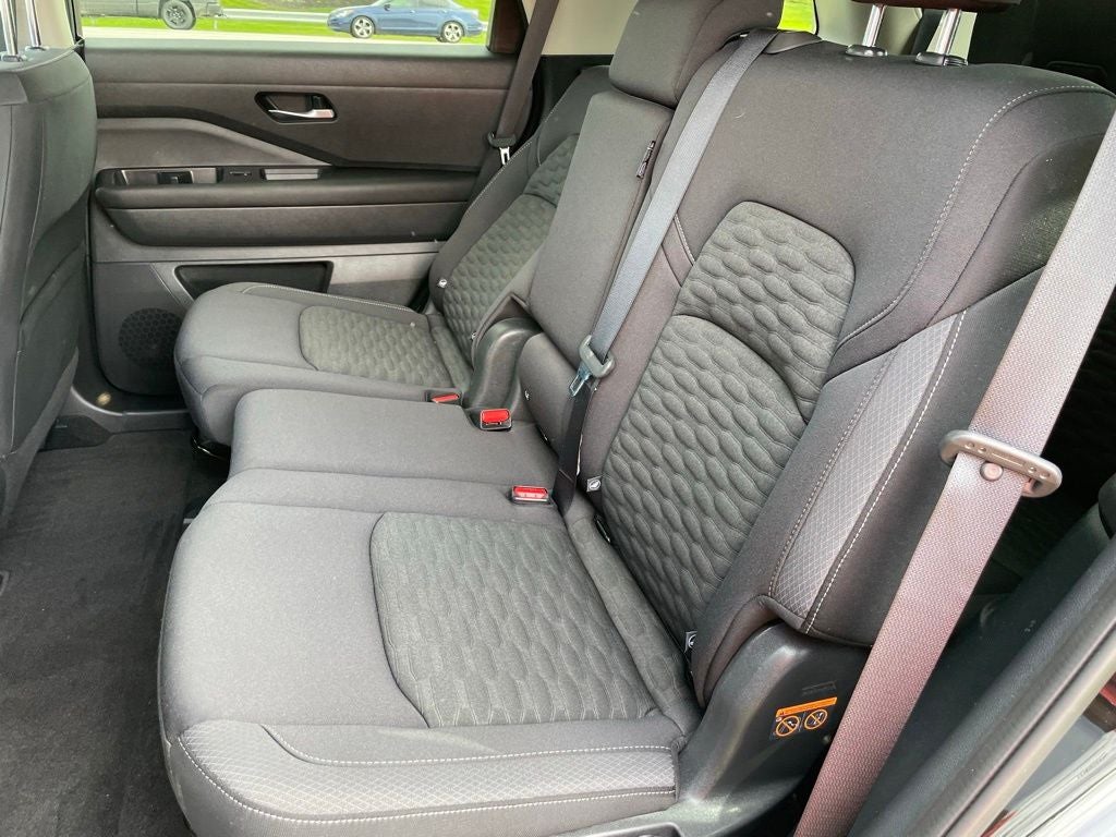 2022 Nissan Pathfinder SV