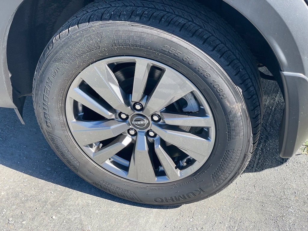 2024 Nissan Pathfinder SV
