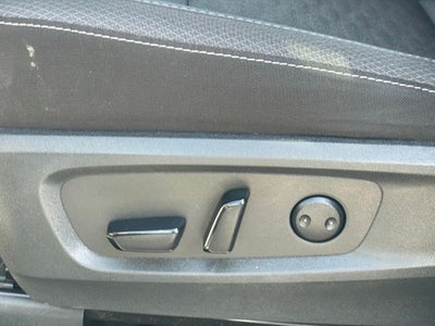 2023 Nissan Pathfinder SV Premium w/Captain Chairs & Crossbars