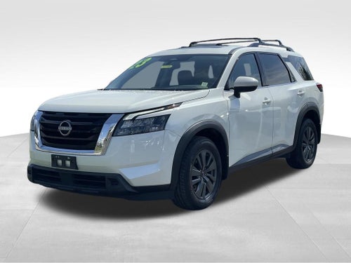 2023 Nissan Pathfinder SV Premium w/Captain Chairs & Crossbars