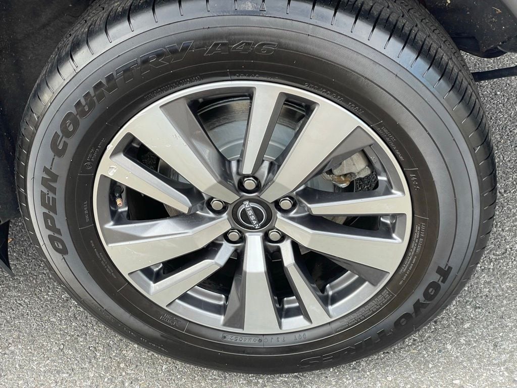 2022 Nissan Pathfinder SL