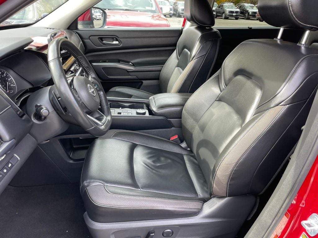 2022 Nissan Pathfinder SL