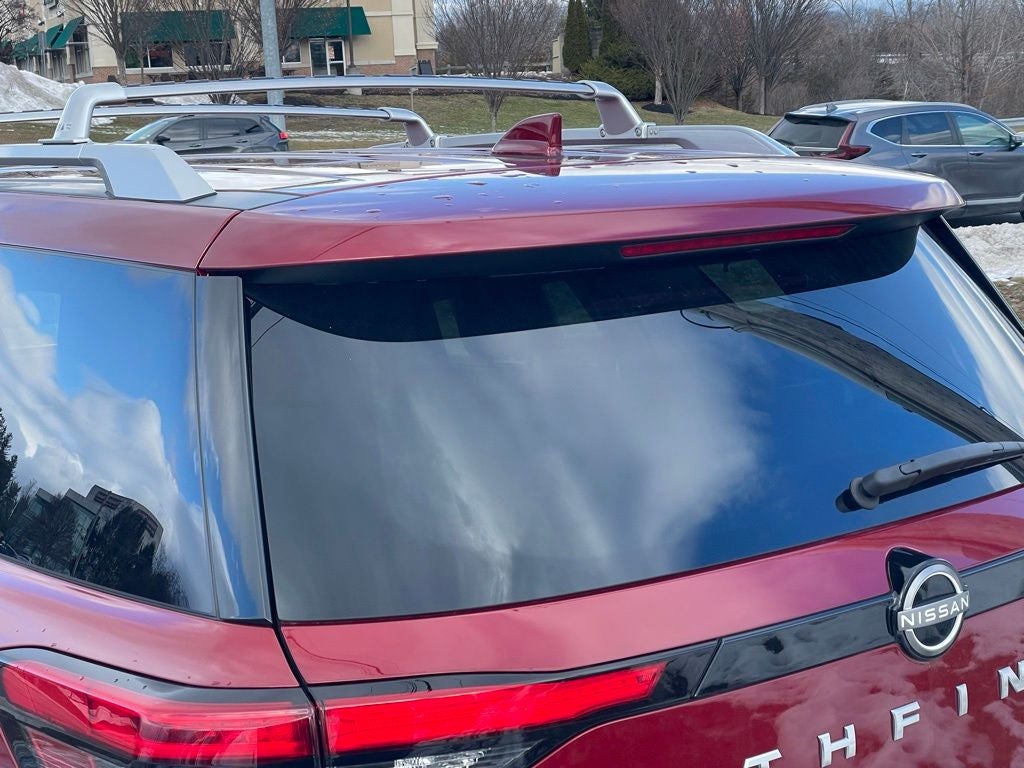 2023 Nissan Pathfinder SL w/Navi & Cross Bars