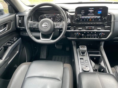 2024 Nissan Pathfinder SL