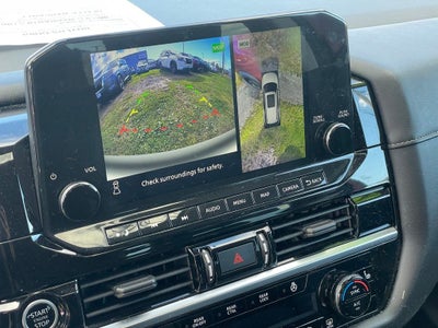 2022 Nissan Pathfinder SL