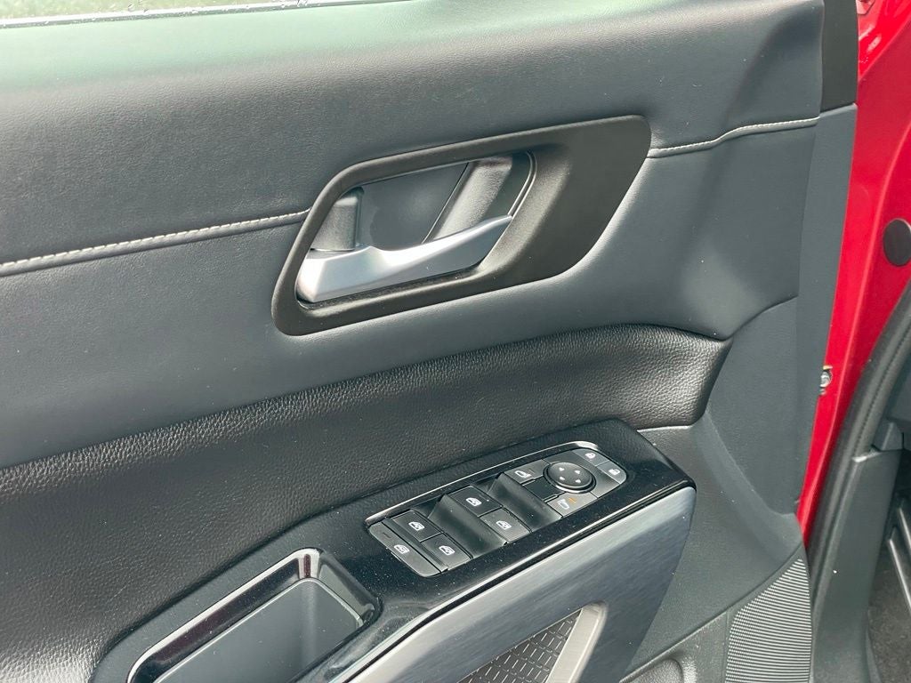 2023 Nissan Pathfinder SL Premium