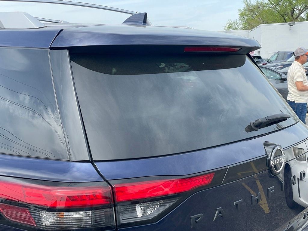 2023 Nissan Pathfinder SL Premium