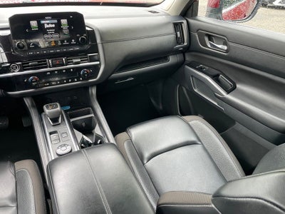 2023 Nissan Pathfinder SL Premium