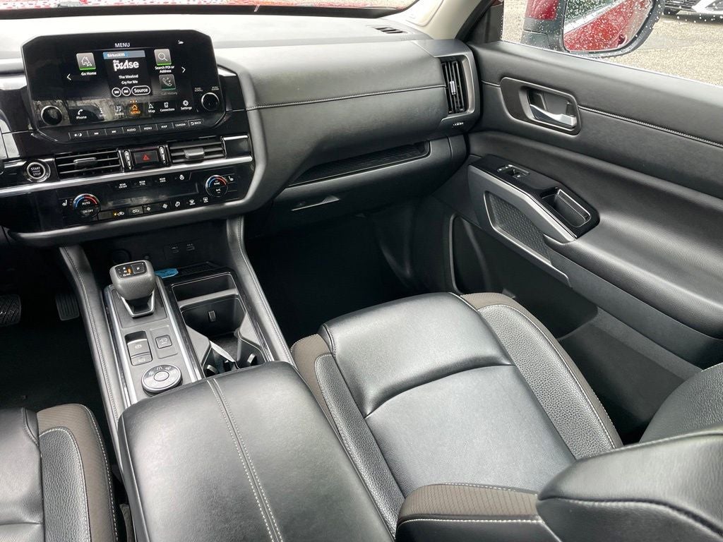 2023 Nissan Pathfinder SL Premium