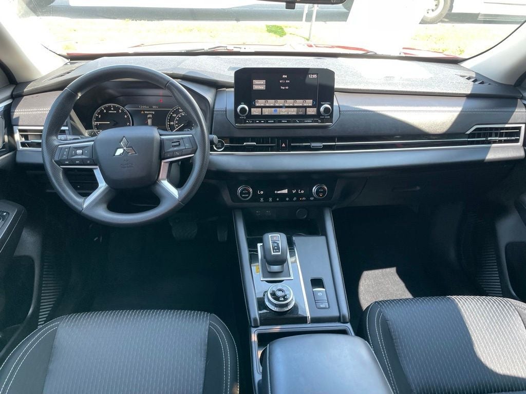 2024 Mitsubishi Outlander ES