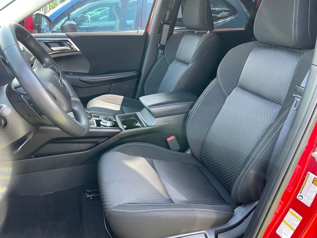 2024 Mitsubishi Outlander ES