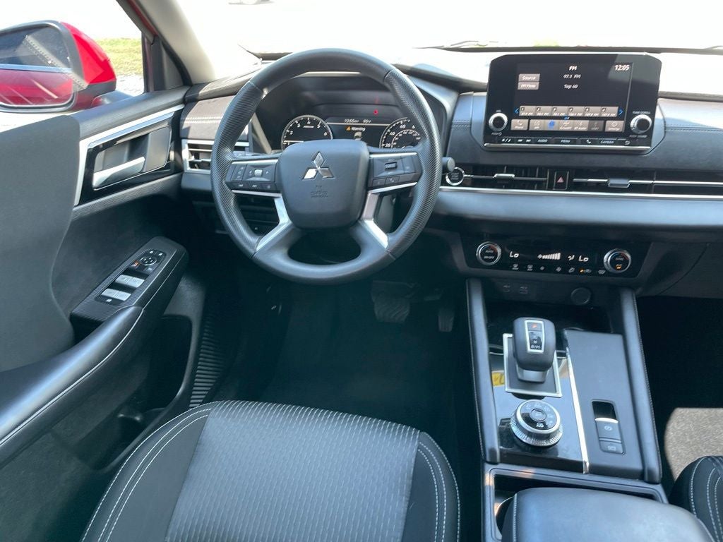 2024 Mitsubishi Outlander ES