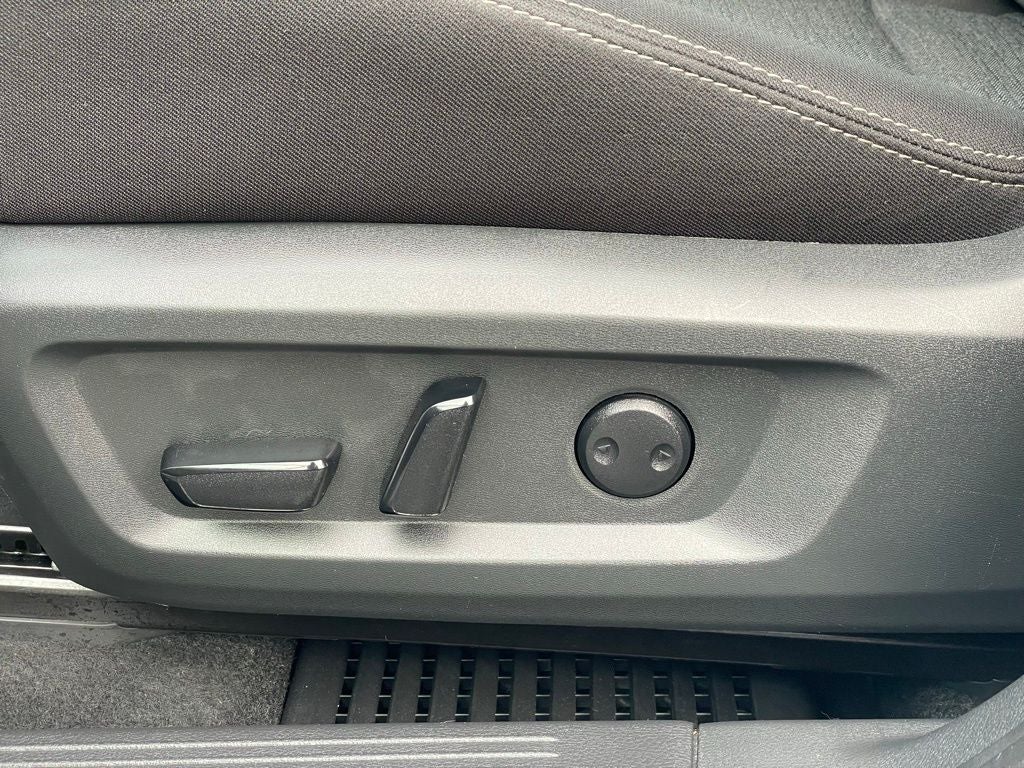 2023 Nissan Rogue SV Cloth Seating