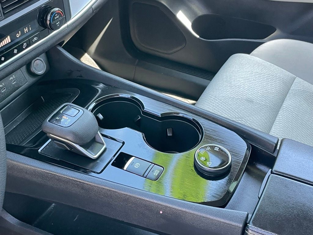2024 Nissan Rogue SV Cloth Seating