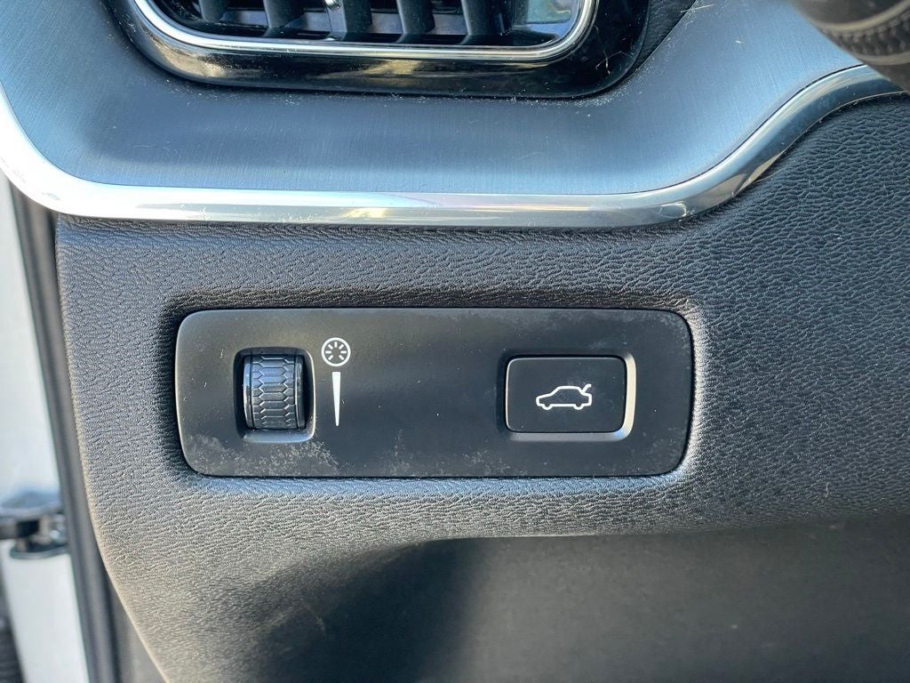 2020 Volvo XC60 T5 Momentum