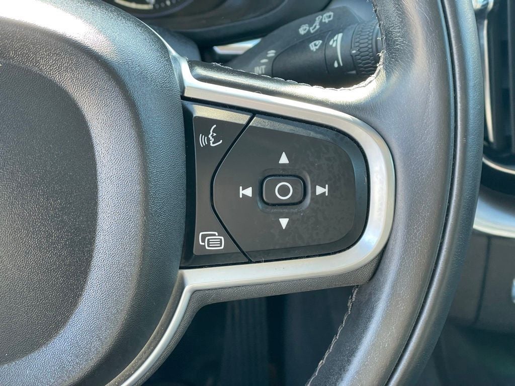 2020 Volvo XC60 T5 Momentum