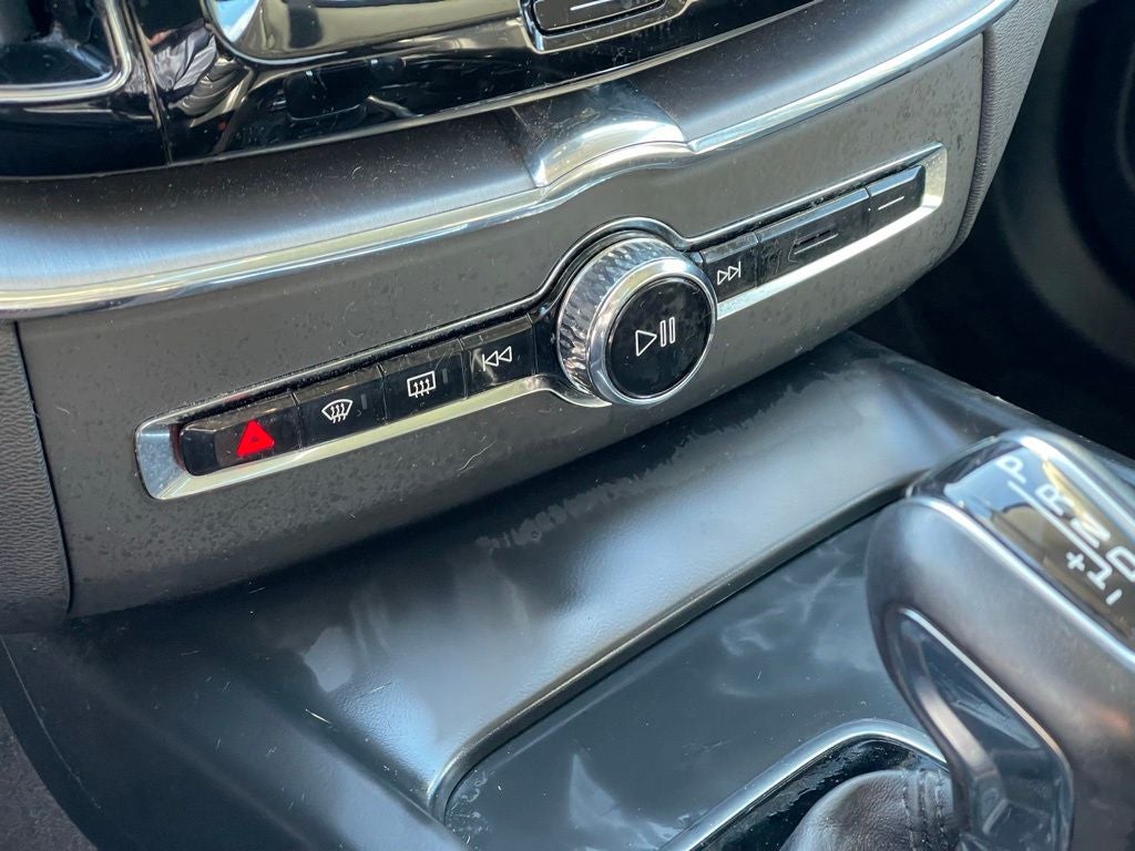 2020 Volvo XC60 T5 Momentum