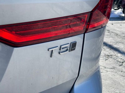 2020 Volvo XC60 T5 Momentum