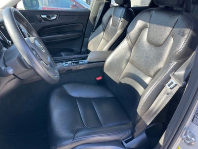 2020 Volvo XC60 T5 Momentum