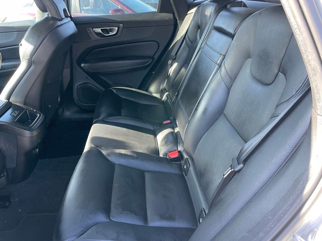 2020 Volvo XC60 T5 Momentum